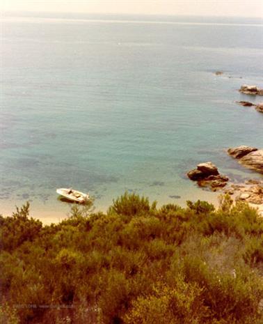 1980 Skiathos 1980-07-018 Motorboot in Bucht auf Tsougria_478